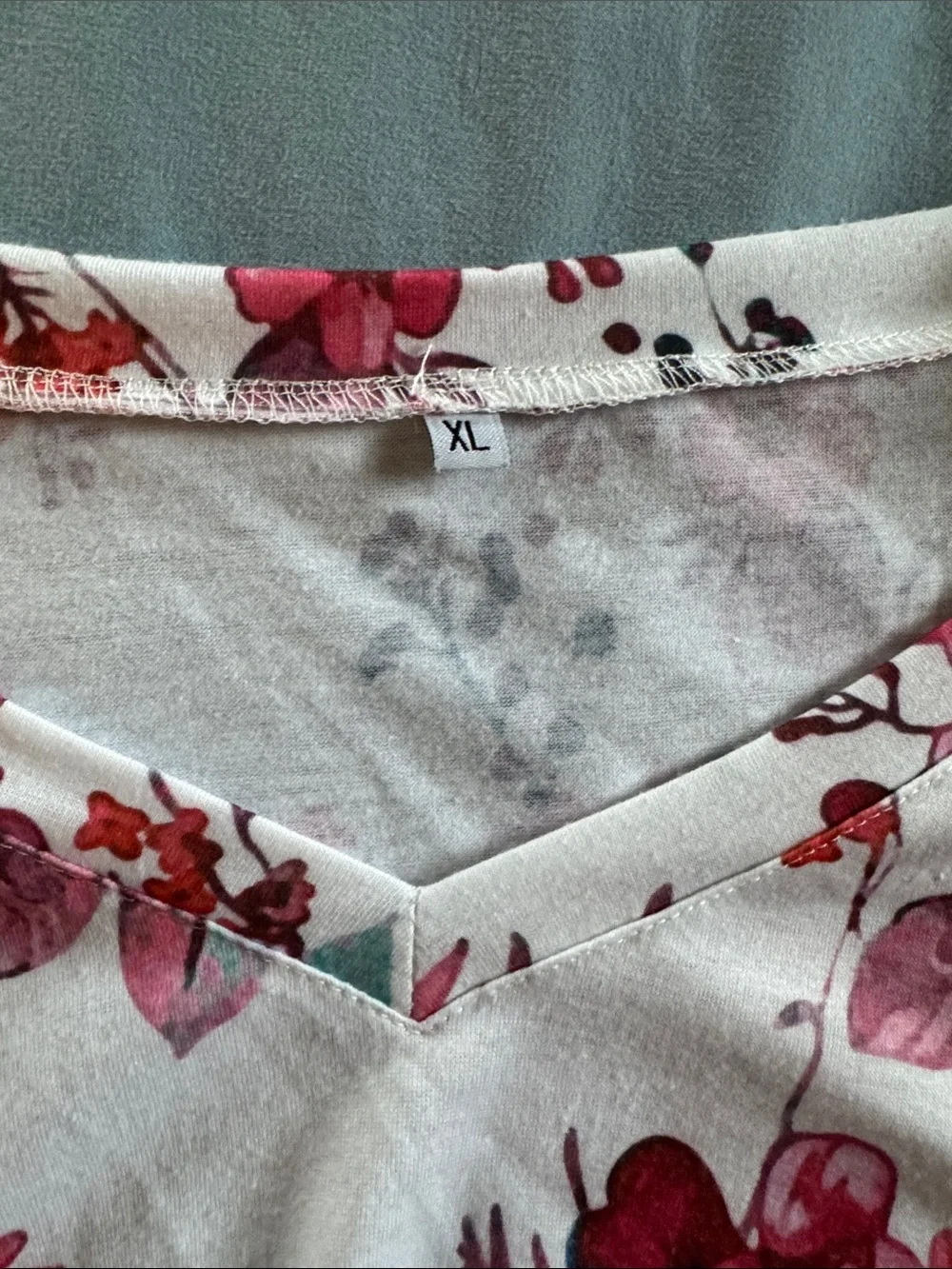 Floral V-Neck Short Sleeve Tee in White with Pink and Red Blooms - Picture 2 of 3